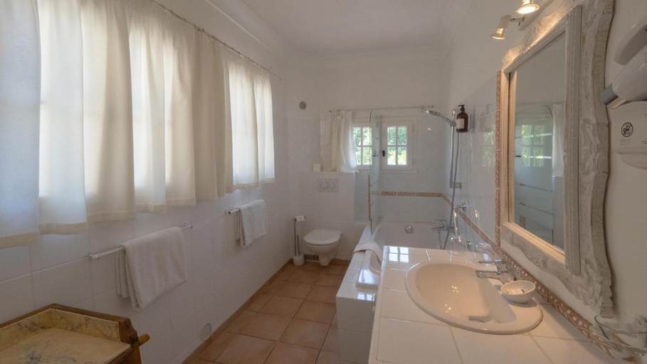 Bathroom 3, Moulin de la Camandoule, Var