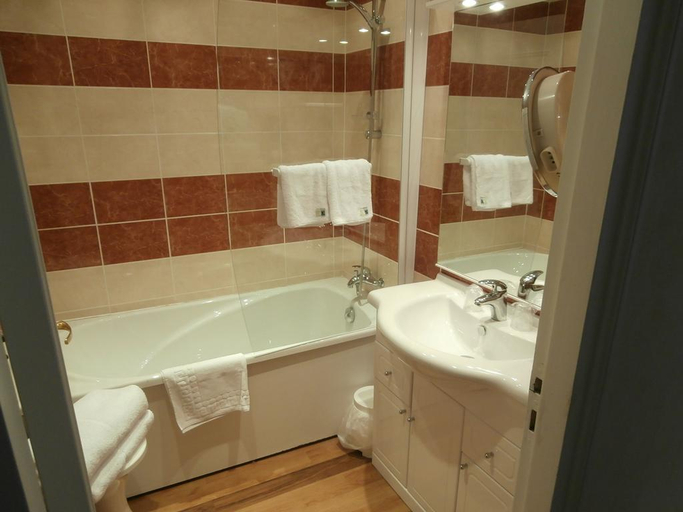 Bathroom 4, Logis Hotel Borel, Nord