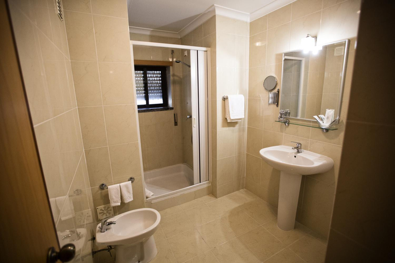 Bathroom 4, Hotel Santa Mafalda, Ourém