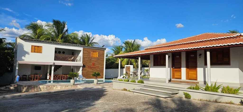 Exterior & Views