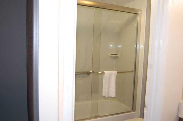 Bathroom 4, Vacation Lodge, Sevier