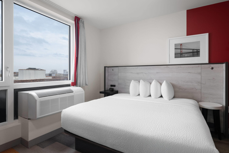 Bedroom 3, Ramada By Wyndham Brooklyn Near Flatbush, New York