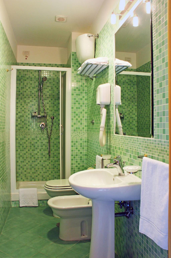 Bathroom 5, City Hotel, Napoli