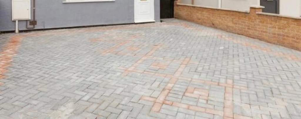 Property grounds 2, 3 Bedroom House- Loughborough-sleeps 5-freeparking, Leicestershire