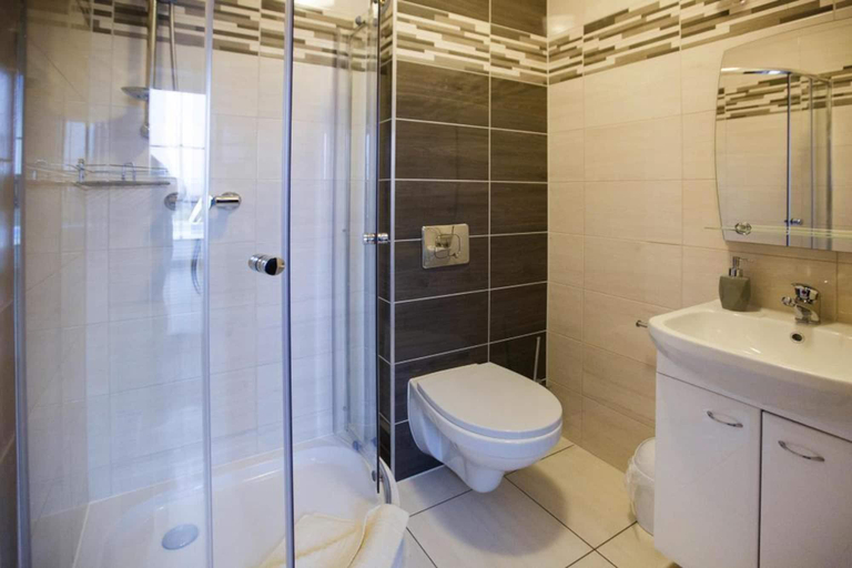 Bathroom 4, Comfortable apartment, 5 bedrooms, summer pool, Koszalin