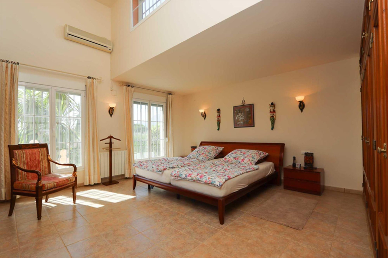Room 2, Mozamb in J vea With 4 Bedrooms and 3 Bathrooms, Alicante