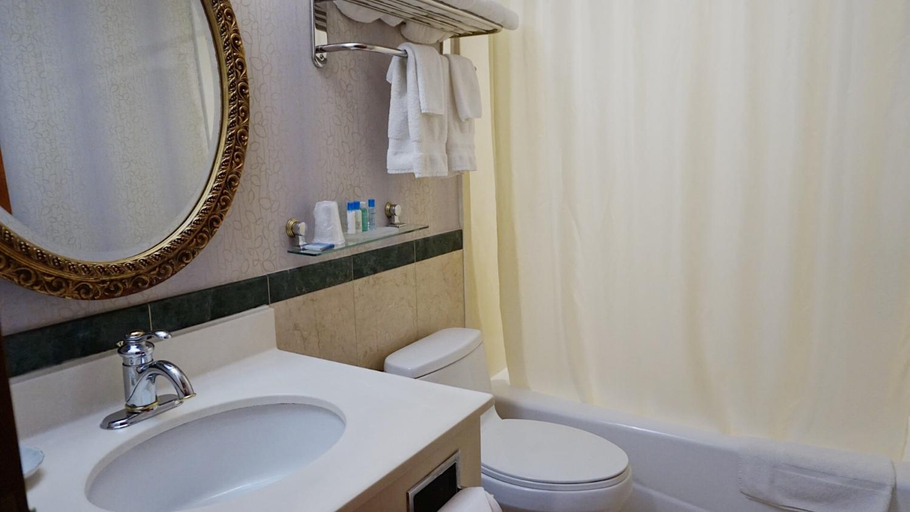 Bathroom 4, Best Western Flushing-LaGuardia, New York
