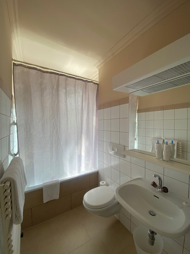 Bathroom 3, Hotel de la Paix, Interlaken