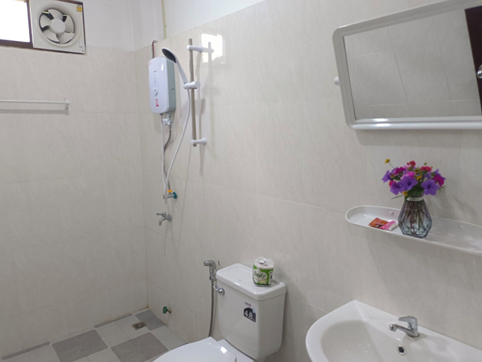 Bathroom 3, Dok Champa Hotel, Vangvieng