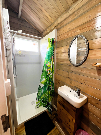 Bathroom 4, Red Hibiscus Villas, Rorotonga