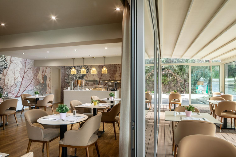 Food & Drinks 5, Almond Business Hotel