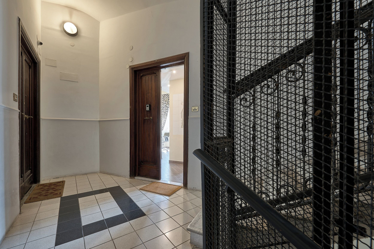 Others 3, A casa Di Roberta, Rome