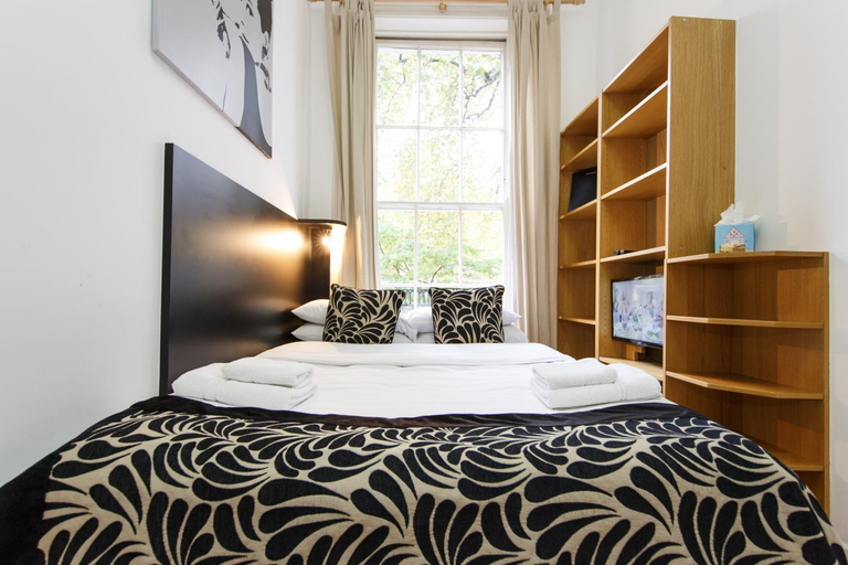 Bedroom 3, Studios 2 Let Hotel, London