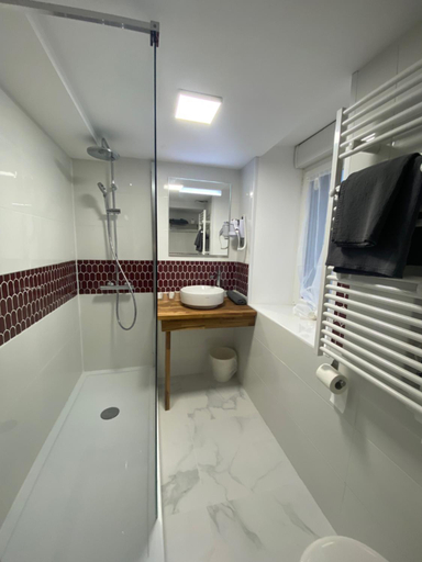 Bathroom 4, La Glycine Hotel, Restaurant & Bien-Etre, Calvados