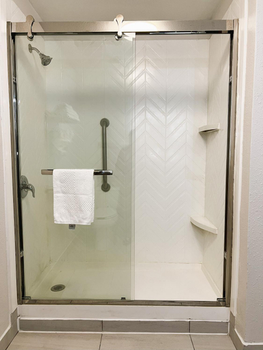 Bathroom 4, Comfort Inn & Suites Sheboygan I-43, Sheboygan