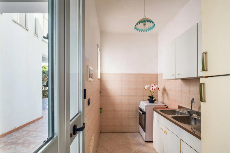 Others 3, PRIVATE VILLA WITH Wi-Fi, PARKING AND AIR CONDITIONING, Lecce