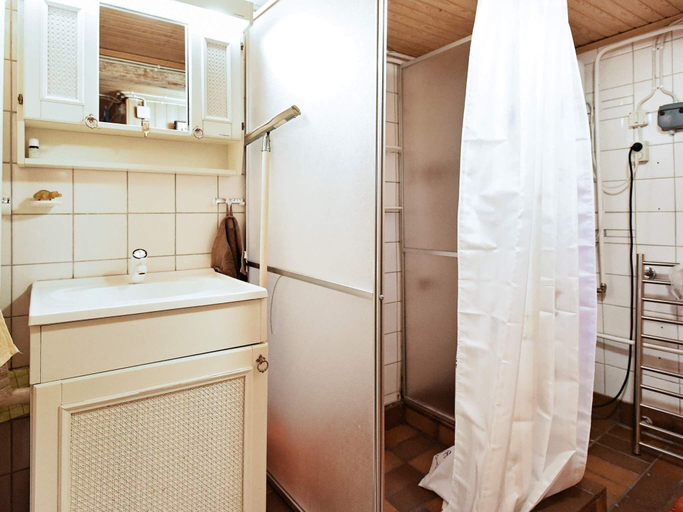 Bathroom 3, person holiday home in KARLSBORG, Karlsborg