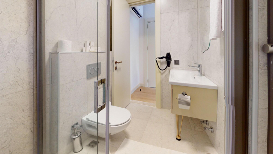 Bathroom 5, The Bohema Hotel, Antalya