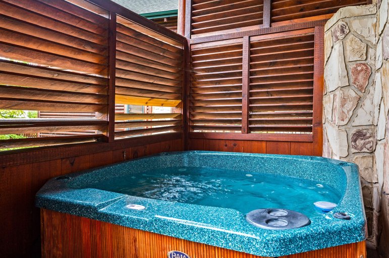 Outdoor spa tub 3, Amazing Views w Gameroom Hot Tub Pool, Sevier