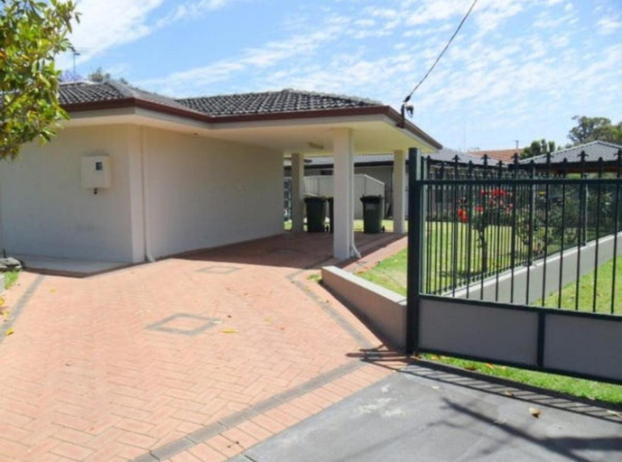 Others 4, room in Morley, Perth