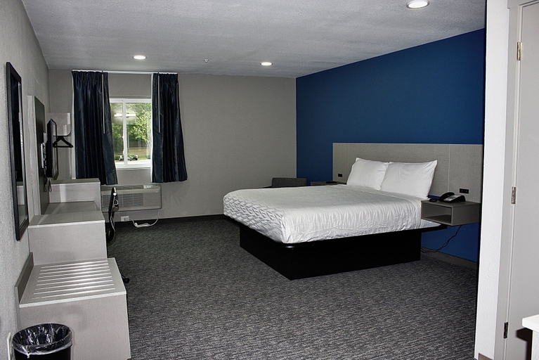 Others 3, Hummingbird Hotel, Sumner