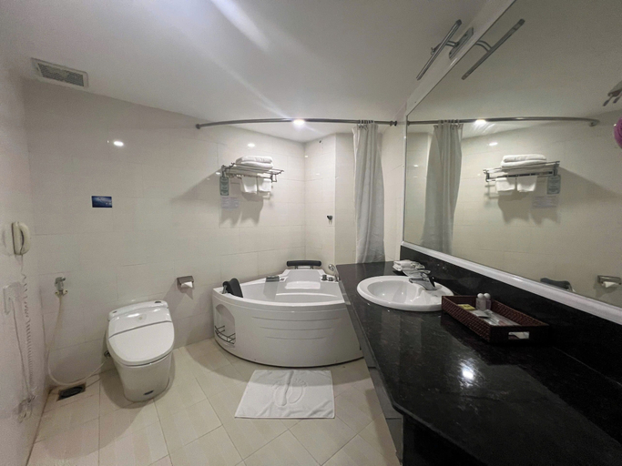 Bathroom 4, Orient Hotel Da Nang, Da Nang