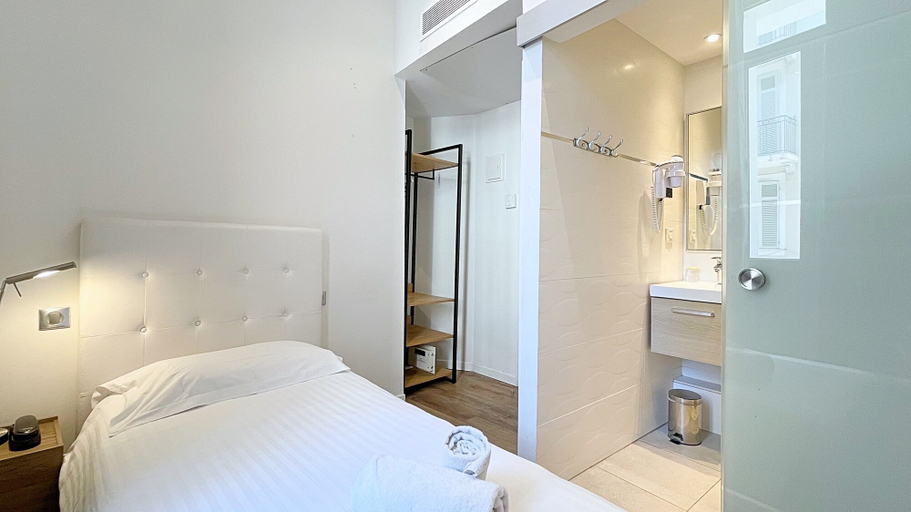 Bedroom 5, Hotel Le Florian, Alpes-Maritimes