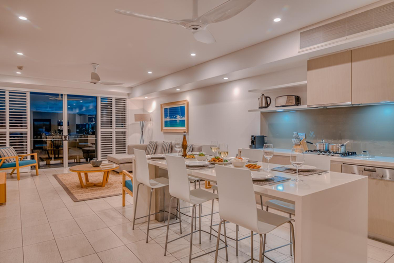 Food & Drinks, Coconut Grove Port Douglas Hotel, Douglas