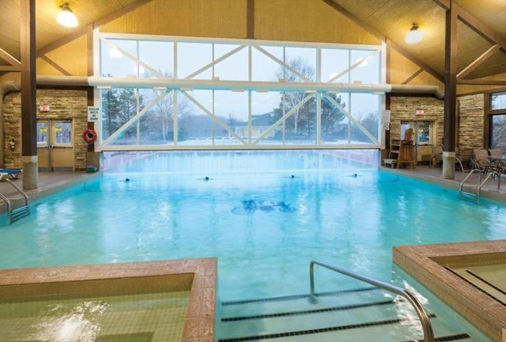 Others 5, King Bed, Balcony, Pool, Hot Tub, Sauna, Simcoe