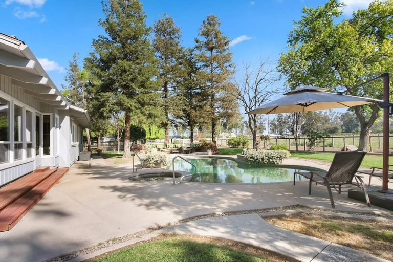 Sport & Beauty 3, @ Marbella Lane - Alpaca Farm House l Pool, Stanislaus