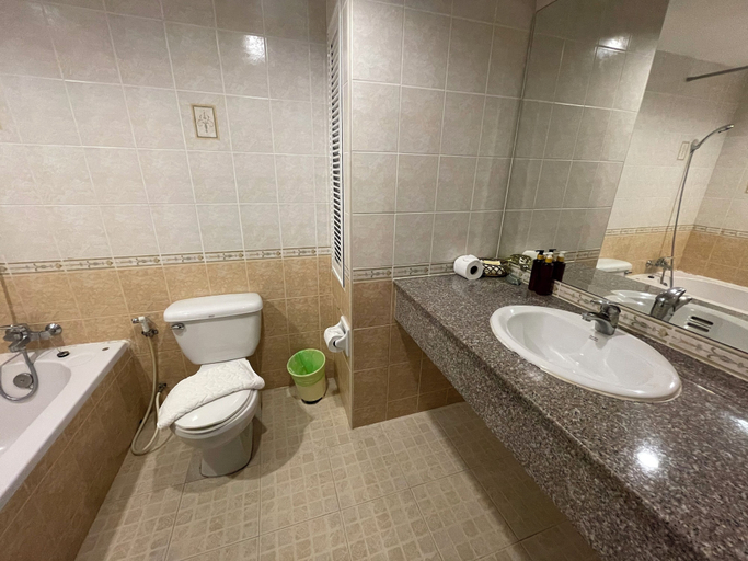 Bathroom 3, Jomtien Beach Residence, Pattaya