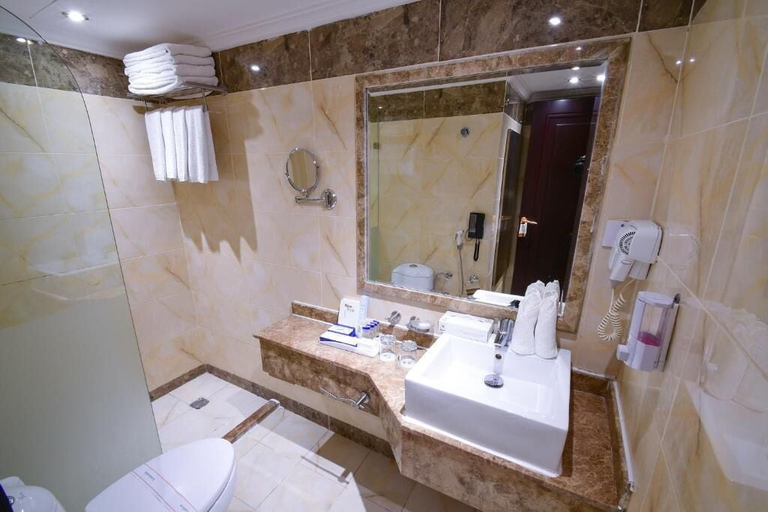 Bathroom 5, GOLDEN TULIP AL SHAKREEN, Al Madinah Al Munawwarah