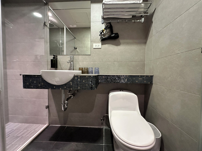 Bathroom 4, Good Day Inn, Taipei City