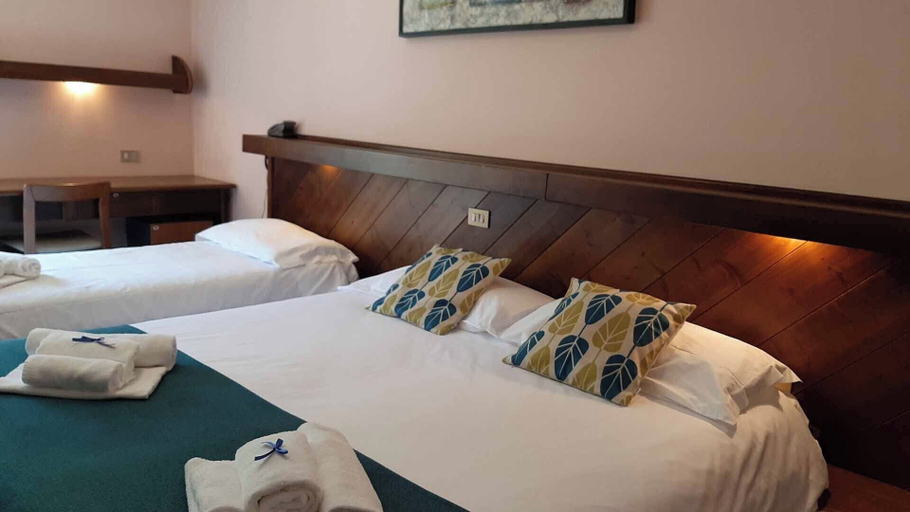 Bedroom 5, Hotel Comelico, Belluno