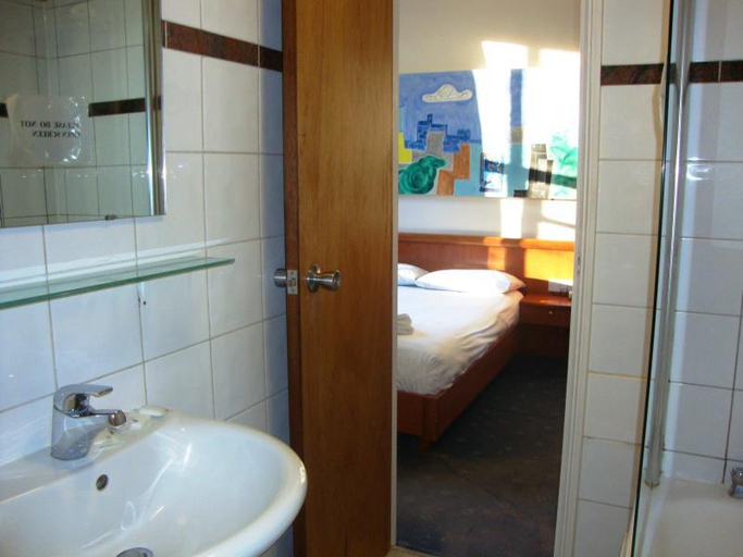 Bathroom 4, The Gyle , London