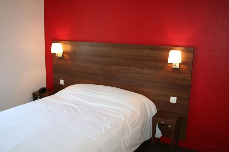 Bedroom 2, Hotel Montchapet Dijon Centre, Côte-d'Or