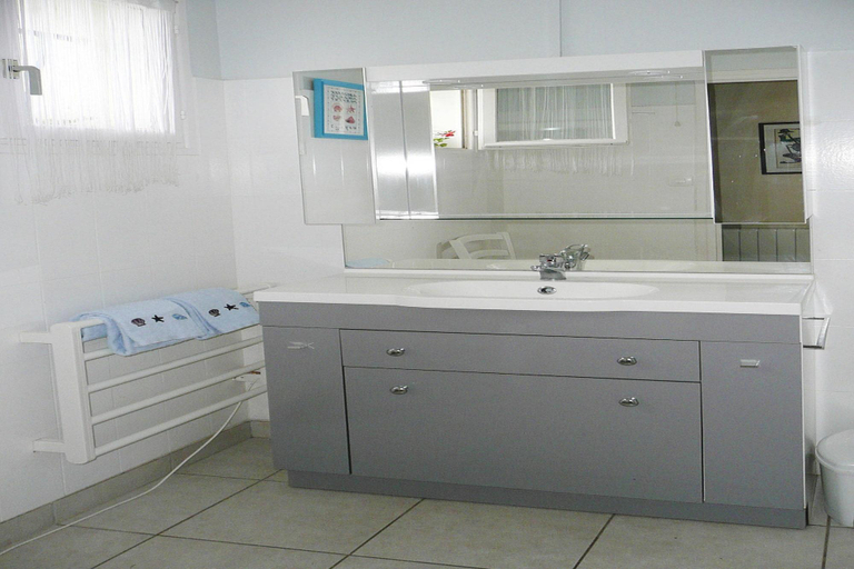 Bathroom, Holiday Home in Treompan near Sandy Beaches, Finistère