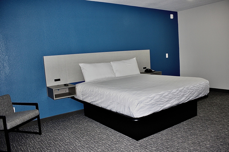 Others 4, Hummingbird Hotel, Sumner