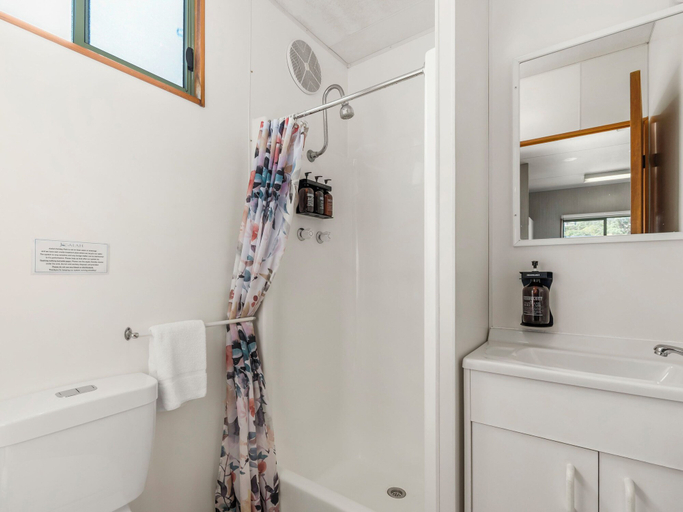 Bathroom 4, Joalah Holiday Park, Shoalhaven - Pt B
