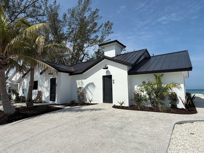 Exterior & Views 2, Seabreeze at Anna Maria Island Inn, Manatee