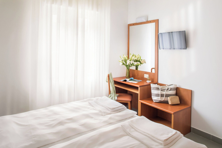 Bedroom 4, Hotel Tritone, Savona