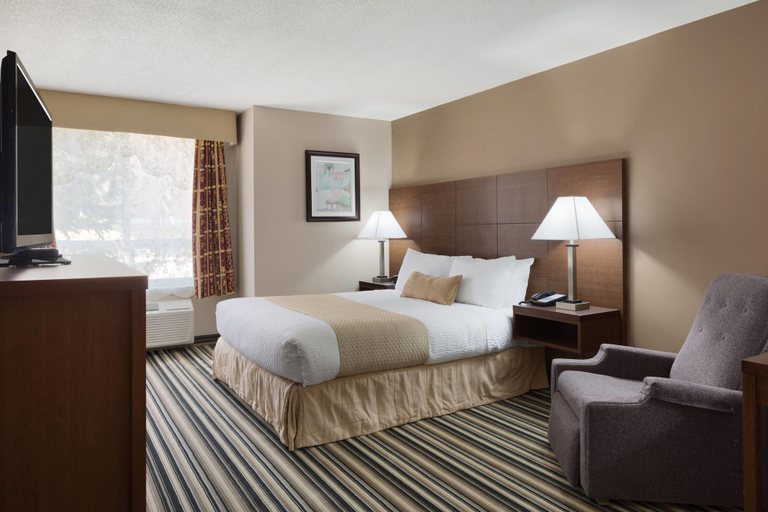 Bedroom 2, Days Inn by Wyndham Dalhousie, Restigouche