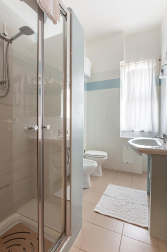 Bathroom 4, Hostel Rodia, Oristano