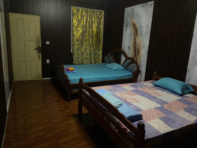 Bedroom 2, Bina's Inn hotel, Blauwgrond