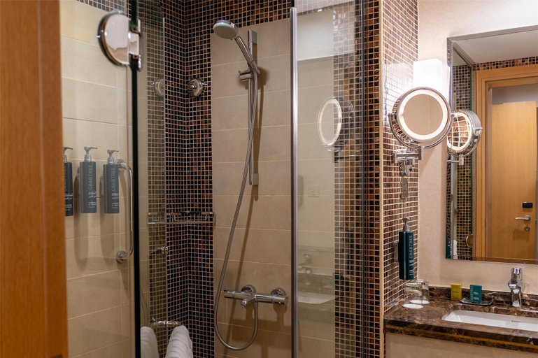 Bathroom 5, DoubleTree by Hilton Riyadh - Al Muroj Business Gate, Riyadh