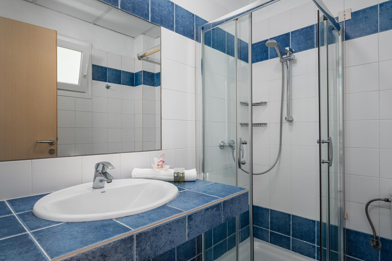 Bathroom 4, Naftilos, North Aegean