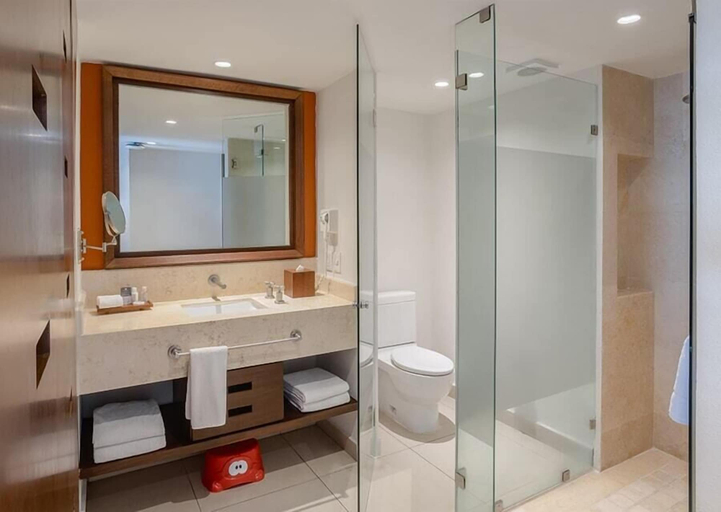 Bathroom 5, Marival Emotions All-Inclusive Resort by Mercure, Compostela