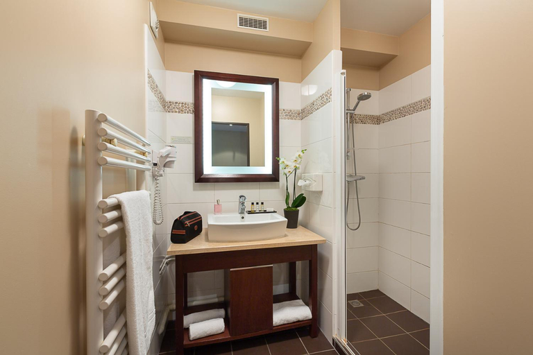 Bathroom 4, Hotel de Berny, Hauts-de-Seine