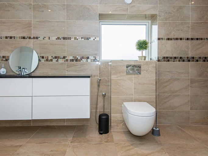 Bathroom 3, Tranquil Riverside Retreat, Holstebro