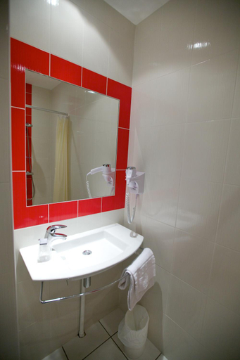 Bathroom 2, Hotel Montchapet Dijon Centre, Côte-d'Or